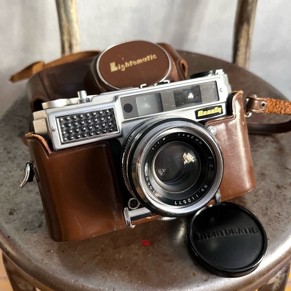 Lightomatic Other - Vintage Lightomatic Beauty Film Camera With Leather Case Made In Japan